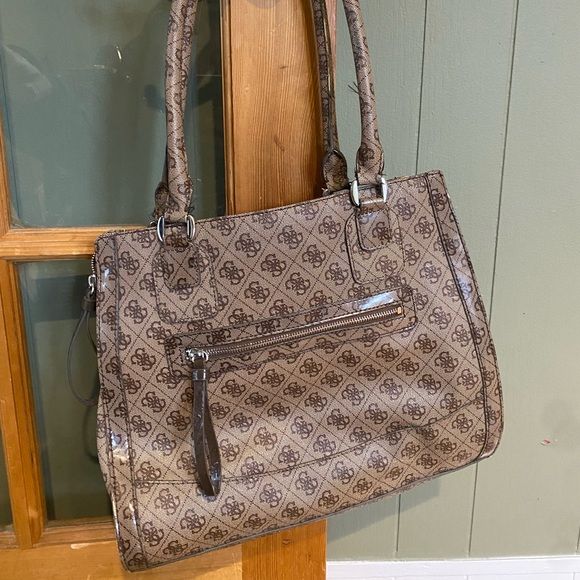 GUESS handbag 👜 - Picture 2 of 6